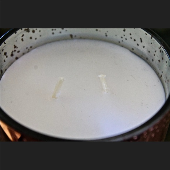 DW HOME PEPPERMINT LEAF CANDLE RICHLY SCENTED NEW - Picture 2 of 5